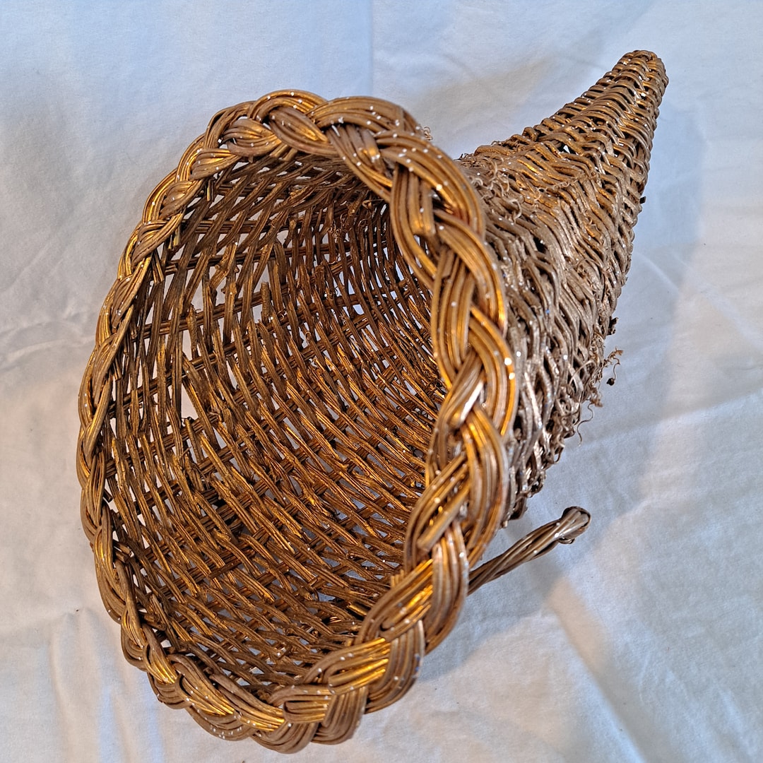 Vintage WICKER CORNUCOPIA BASKET Horn of Plenty Decoration 15