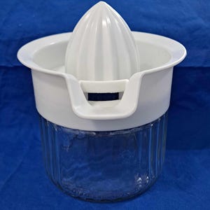 Manual GLASS CITRUS JUICER Jar Plastic Lid Orange Lemon Lime Juice Reamer Squeezer Press Bowl Cup