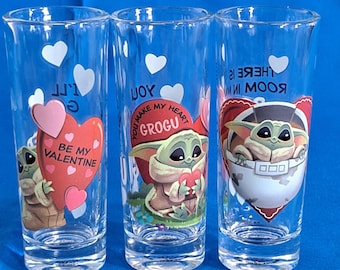 Zestaw 3 kieliszków do shotów GROGU Madalorian Star Wars 2 oz, kubki walentynkowe Baby Yoda Zak Designs