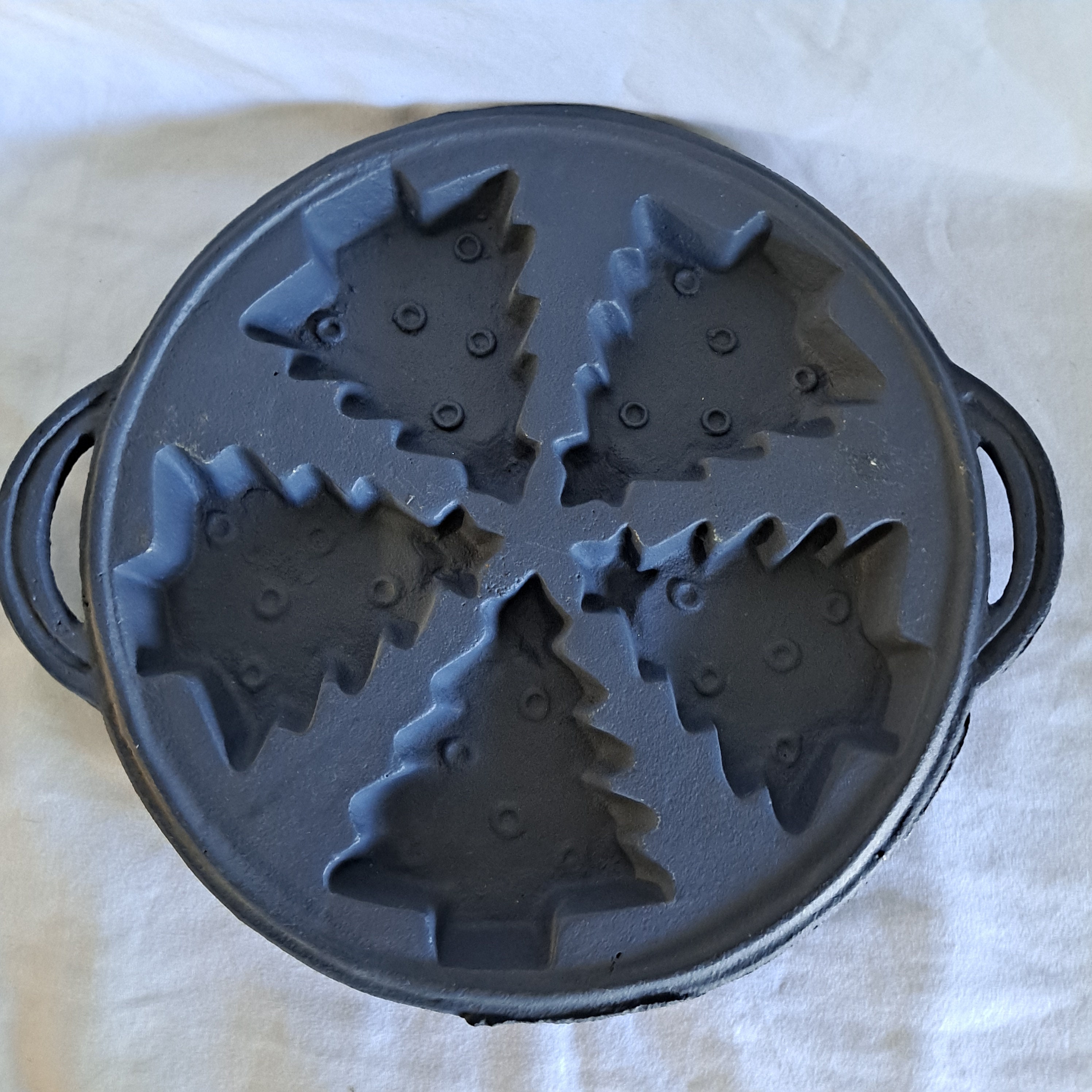 Cast Iron P (Vintage Muffin Pan)  Rental for Photography at Noho