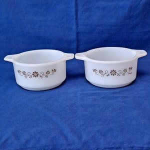 Vintage Lot 2 Dynaware individuella grytor Pyr-O-Rey Daisy mjölkglas panna skål 4 1/2 bakning