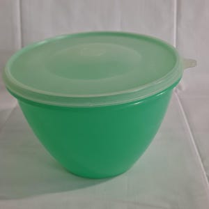 Vintage TUPPERWARE CRISP-IT Container 679 Holder Vegetable Crisper Canister Jadeite Green Bowl