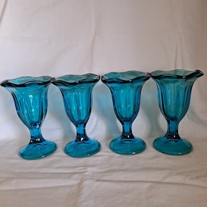 Vintage 4 Anchor Hocking Blue Green Glass ICE CREAM Sundae GLASSES soda fountain Milkshake Parfait Float Dessert