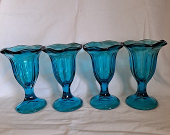 LOT DE 4 Anciens Petits Verres Emailles Sur Pied Bleus EUR 10,00