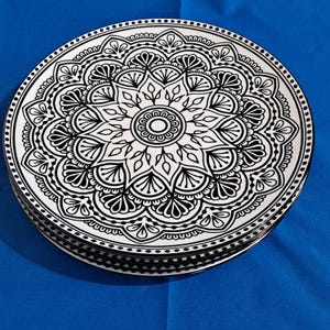 Set 4 Royal Norfolk MEDITERRANEAN 10 1/2" mattallrikar sallad svart vit mandala art déco
