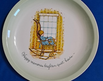 Vintage 1972 HOLLY HOBBIE 10,5" bord Happy Memories fleuren de stille uren op Amerikaanse groeten