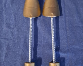 Hormas de plástico para zapatos con resorte helicoidal de 27,3 cm (10 3/4") con soporte para dar forma y estirar.