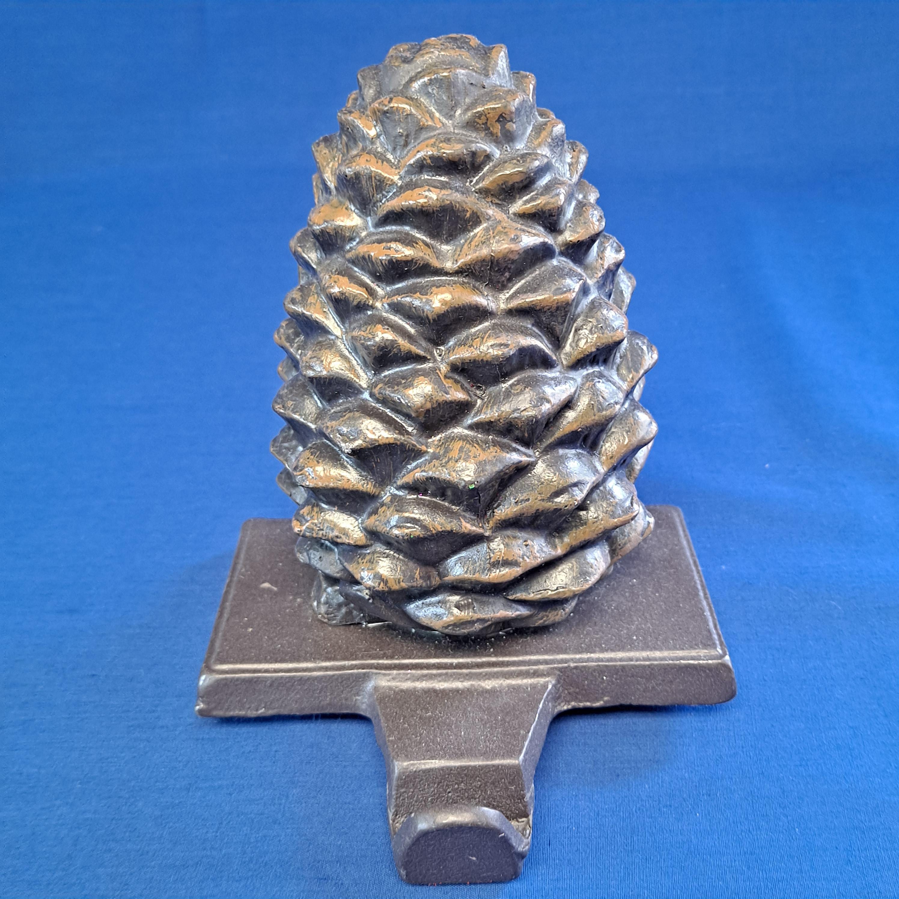 HomAt Pinecone Stocking Holde - Cast Ion – Hou Loop
