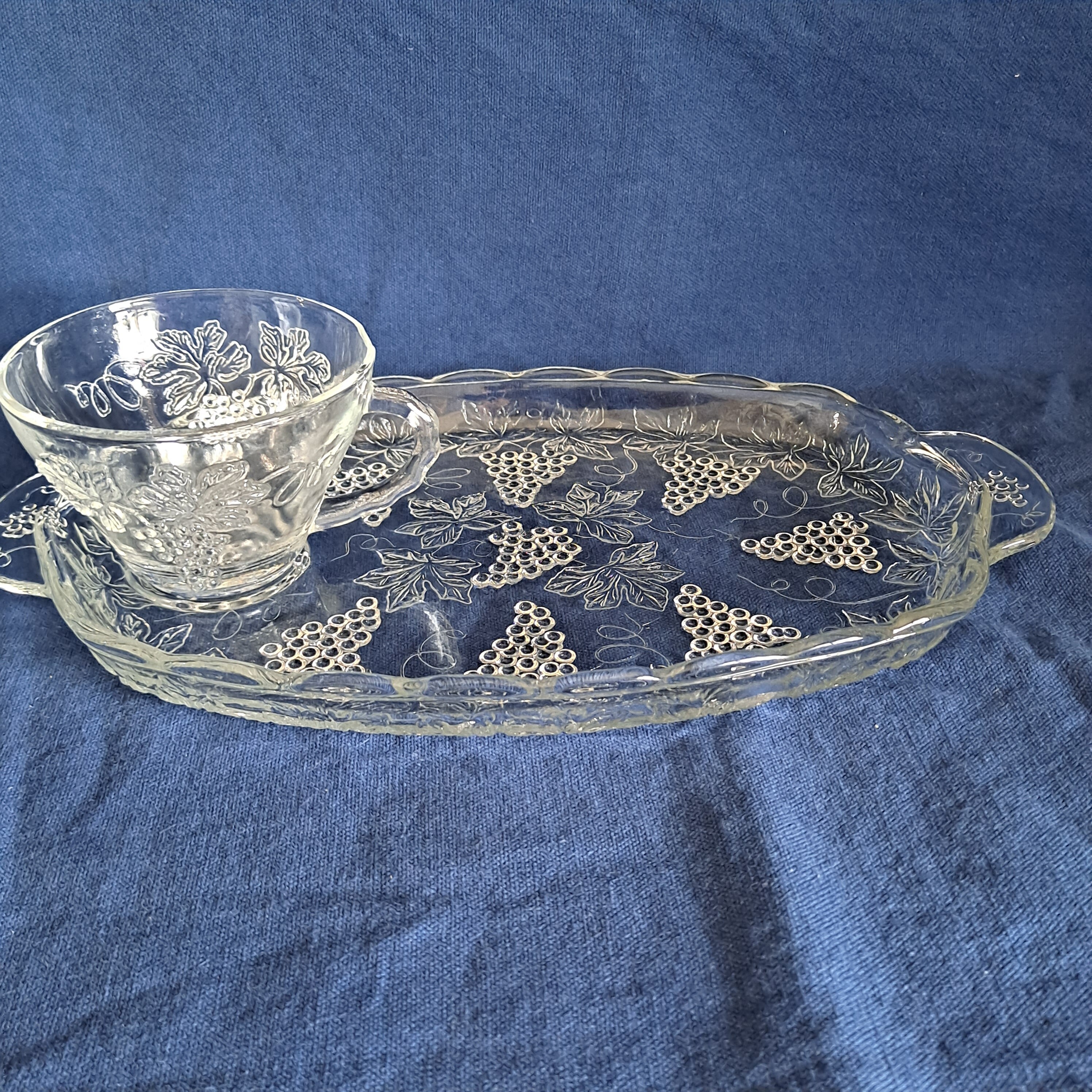 Vintage Anchor Hocking 8 Pc GRAPES SNACK SET Leaf Plates Cups Etsy