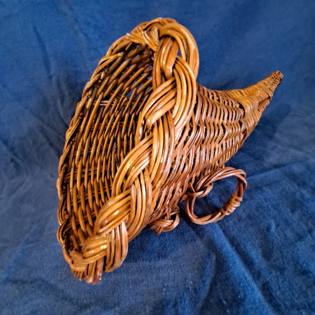 Vintage WICKER CORNUCOPIA BASKET Horn of Plenty Deco 12 Centerpiece