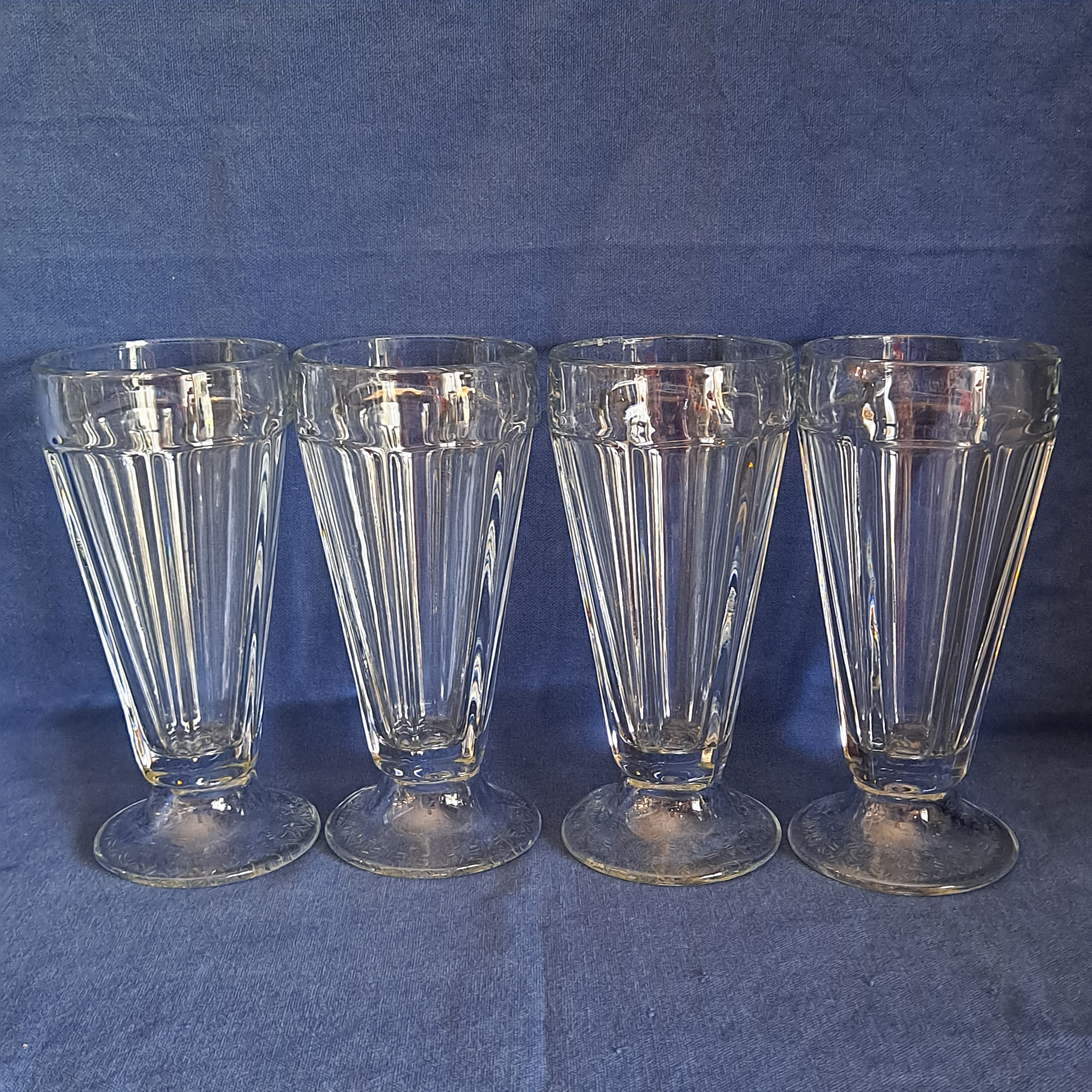 Ovente Old-Fashioned Milkshake Glasses, Durable & BPA-Free Clear