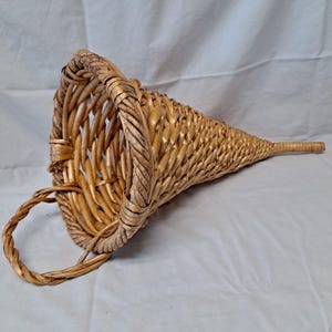 Vintage WICKER CORNUCOPIA BASKET Horn of Plenty Decoration 18&quot; Wall Centerpiece