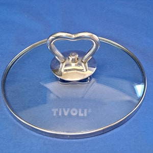 Tapa de repuesto de vidrio transparente TIVOLI de 7 1/2" con asa de metal en forma de corazón.