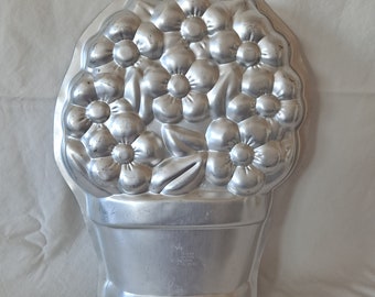Vintage 1998 Wilton FLOWER Pot CAKE PAN 2105-2030 Baking Mold Plant Candy Gelatin wax