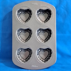 Wilton HEART Mini CAKE PAN 6 Muffin Cupcake Baking Mold Cookie chocolate candy