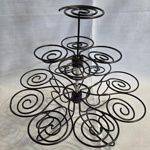 Suporte para cupcakes de metal preto com 3 andares, porta-muffins, suporte para doces e bolos, ideal para exibir até 13 cupcakes em uma torre para casamentos.