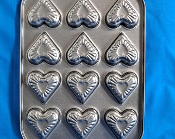 Wilton HEART Mini CAKE PAN 12 Muffin Cupcake Baking Mold Brownie Cookie chocolate candy