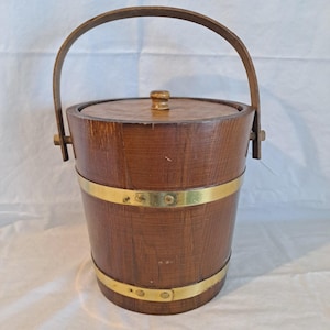 Balde de gelo de madeira vintage, barril com tampa de latão e alça de revestimento, suporte de utensílios de bar de madeira de 8"