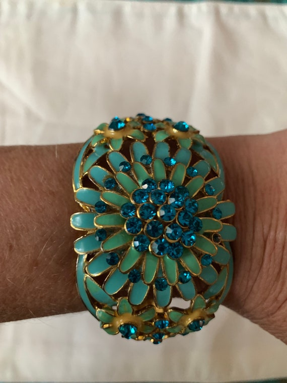 Vintage enamel hinged bracelet Gem
