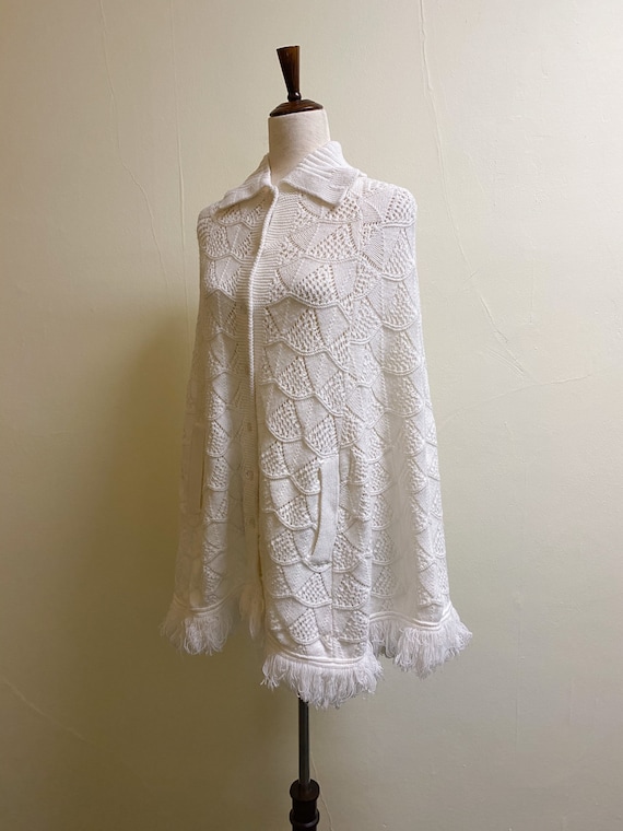 Vintage 1960's Wintuk Ivory Knit Cape with Fringe… - image 2