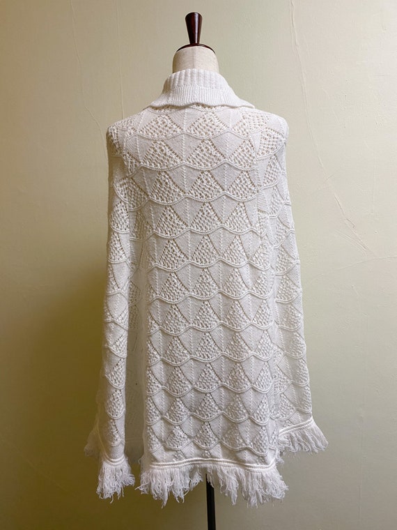 Vintage 1960's Wintuk Ivory Knit Cape with Fringe… - image 5