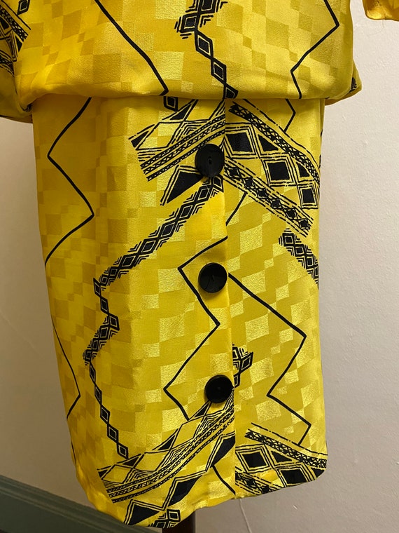 Vintage 1980's Cowl Neck Yellow Geometric Print D… - image 7