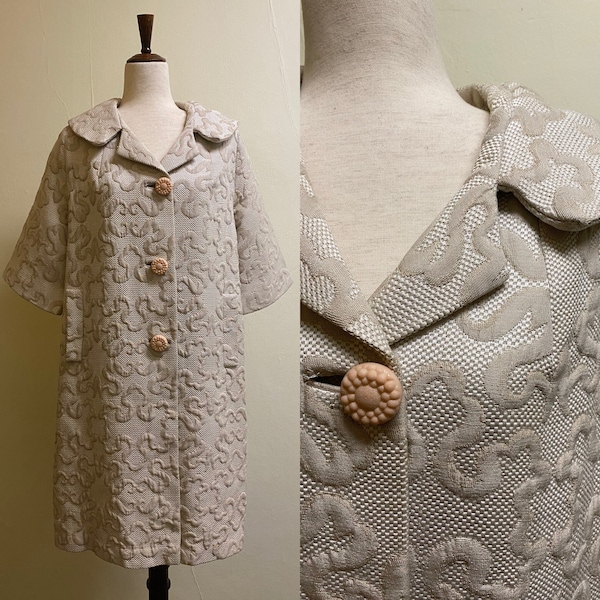 Vintage 1960's Ivory Brocade Car Coat with Bakelite Buttons | Medium