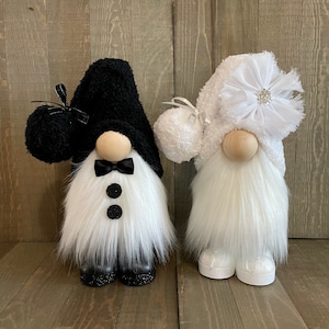 Bride and Groom Gnome, Wedding Gnome, Farmhouse Gnome, Wedding decor