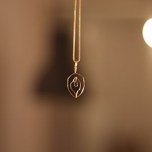 Preljest Vulva Pendant – Handmade Yoni Jewelry, Feminist Empowerment Gift