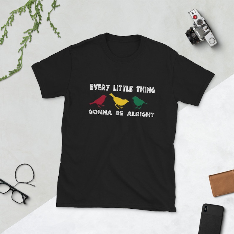 Jamaican Colors - Bob Marley Fans -  3 Birds - Every Little Thing Gonna Be Alright - Short-Sleeve Unisex Reggae Fan Gift T-Shirt