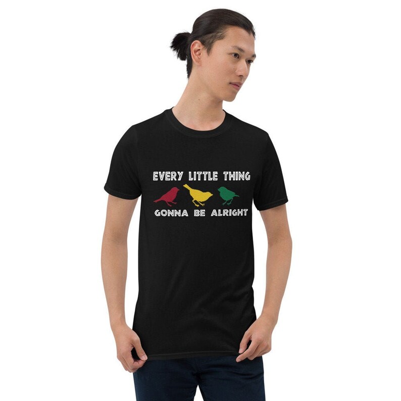 Jamaican Colors - Bob Marley Fans -  3 Birds - Every Little Thing Gonna Be Alright - Short-Sleeve Unisex Reggae Fan Gift T-Shirt