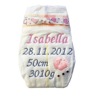 Bestickte Windel mit Namen und Geburtsdaten für Mädchen "Babyfüsschen 2"