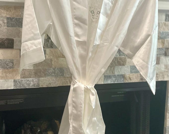 Personalized White Lace Satin Robes with V-Neck Lace