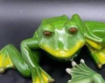 Ceramic frog figurine resin frog shelf sitter