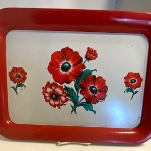 Bandeja de TV de metal vintage con forma de refrigerio ~ Esmalte amapola rojo brillante ~ 17 x 13