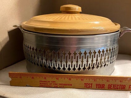 ヴィンテージ USA ストーンウェア キャセロール皿 蓋と金属ガード付き