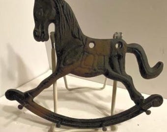 Gancho de parede em ferro fundido em formato de cavalo de balanço ~ porta-chaves 8 x 6 polegadas.