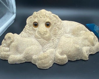 1977 San Diego Sandart Lion and Cubs with Glass eyes ~ Large size ~ Not recommended for outside