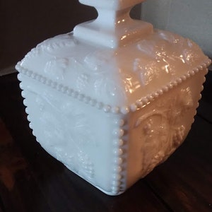 Beaded grape pattern covered box/vintage Westmoreland milk glass ~ Shabby Chic