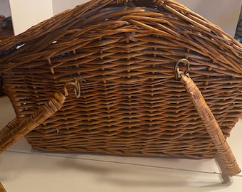 Handwoven Laquered Willow Picnic Basket Himark W/22 Piece Plastic Picnic tablesetting.