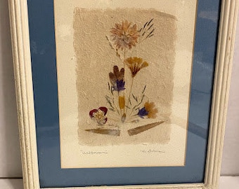 Arte floral de Madagascar com flores secas, decoração de parede floral emoldurada e assinada.