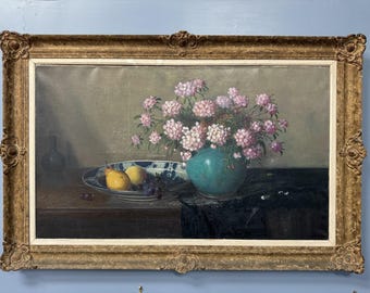 Antikes Blumenstillleben in Öl ~ Rosa Rosen in blaugrüner Vase mit Früchten, reich verzierter, vergoldeter Gesso-Rahmen ~ Originales Vintage-Wandbild