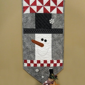 Digital quilted snowman wall hanging pattern, PDF snowman pattern, Welcome Frosty Pattern, Christmas Winter