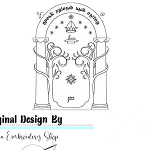 Pode incluir: Ilustração de arte de linha em preto e branco de uma porta com uma coroa e estrelas acima. O texto "Speak friend and enter" está escrito acima da porta. O texto "Original Design By Dina Embroidery Shop" está escrito abaixo da porta.