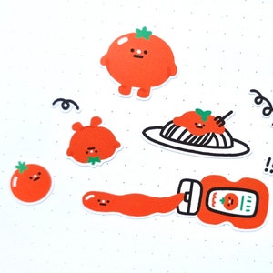 Puede incluir: Una colecci&oacute;n de pegatinas de tomate de dibujos animados. Las pegatinas incluyen un personaje de tomate, un tomate con brazos y piernas, un tomate en un plato de espaguetis y una botella de ketchup con una cara de tomate.
