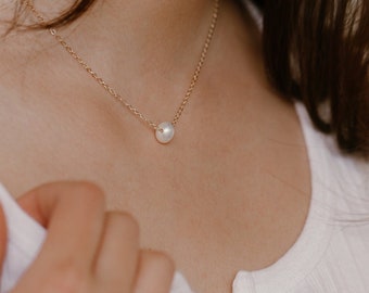 Floating pearl,pearlnecklace,waterproof necklace,bridesmaid proposal,single pearl,everyday necklace,real pearl necklace,simple pearl,pearly