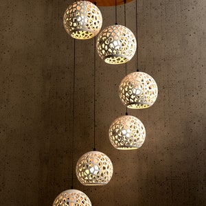 Sculpturale organische keramische kroonluchter, eigentijds interieuraccent met textuur - Naaya CORAL ROCK