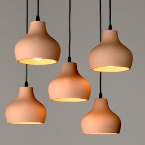 Lámpara de araña de cerámica artesanal con forma de campana para comedores contemporáneos y cálidos – Naaya MINI BELL