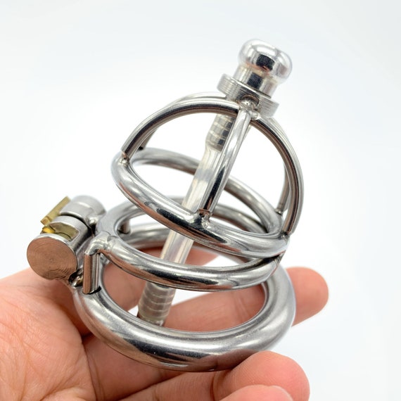 Cage à bite de chasteté plate avec tube urétral en métal, petits anneaux de  pénis, dispositif de chasteté masculine, cage à bite pour hommes -   France