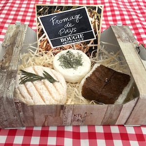 Caissette en carton de 3 bougies fromages de chèvre en trompe-l'oeil